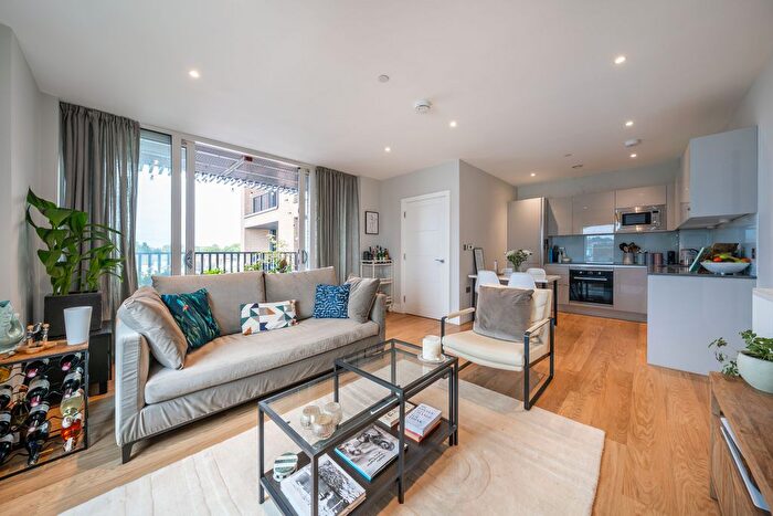 1 Bedroom Flat For Sale In Greyhound Parade, London, SW17