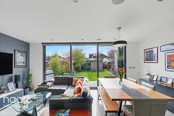 4 Bedroom Semi Detached House For Sale In Crown Lane, London, N14