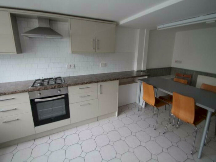 4 Bedroom House To Rent In Claremont Grove, Leeds, LS3