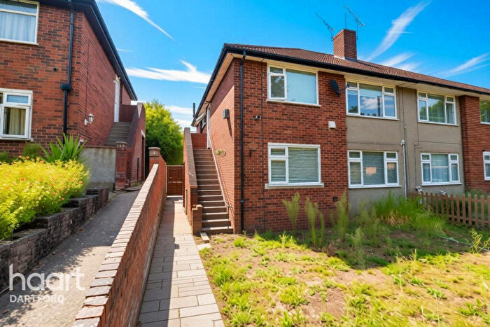 2 Bedroom Maisonette For Sale In Rochester Drive, Bexley, DA5
