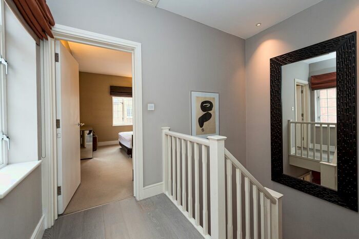 1 Bedroom Semi-Detached House To Rent In Castlereagh Street, London, W1H