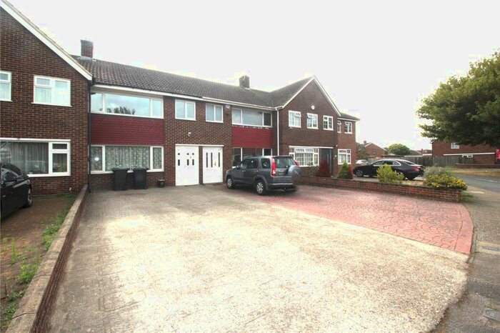 3 Bedroom Detached House To Rent In Beaumont Drive, Northfleet, Gravesend, Kent, DA11