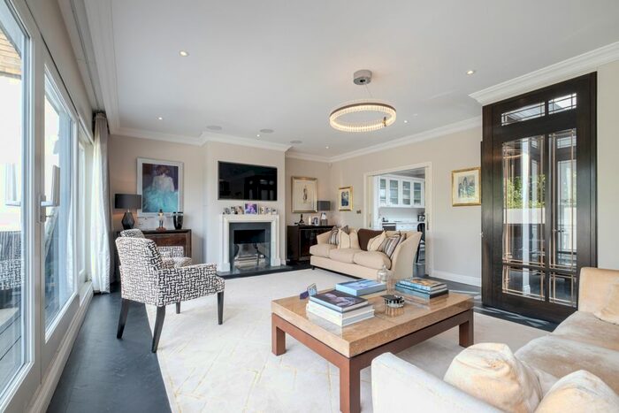 3 Bedroom Flat To Rent In Warwick Square, London, SW1V