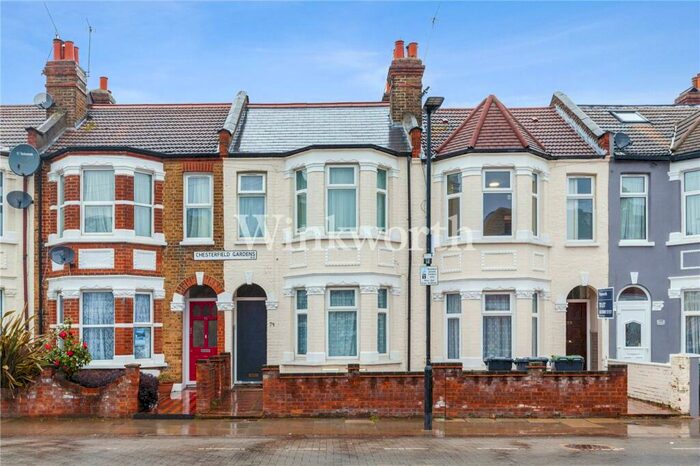 3 Bedroom Apartment To Rent In Chesterfield Gardens, London, N4