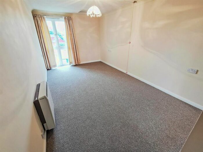 2 Bedroom Flat For Sale In Clarence Court, Bare, Morecambe LA4
