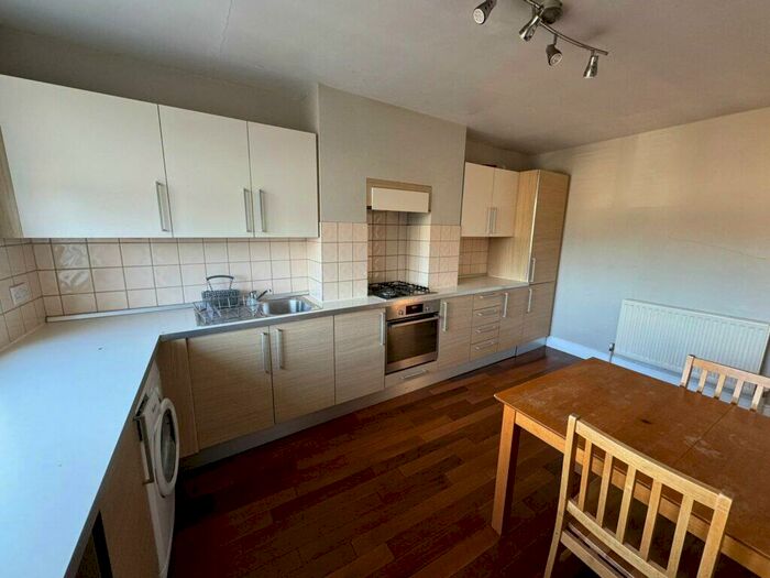 3 Bedroom Maisonette To Rent In Bedroom Maisonette &# Bradmore Green, Brookmans Park, AL9
