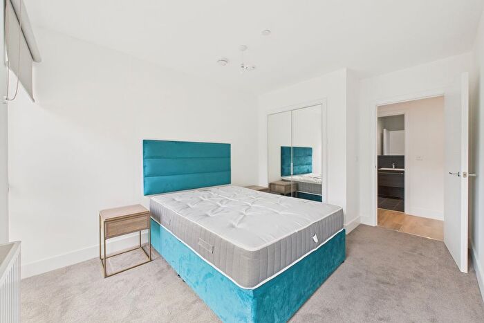 2 Bedroom Flat To Rent In Ascot Road, Watford, WD18
