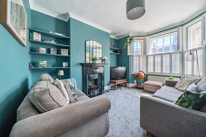 1 Bedroom Flat To Rent In Kennington Lane, London, SE11