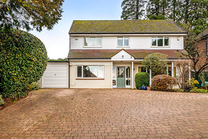 5 Bedroom Detached House For Sale In Hillside Road, Aldershot, GU11