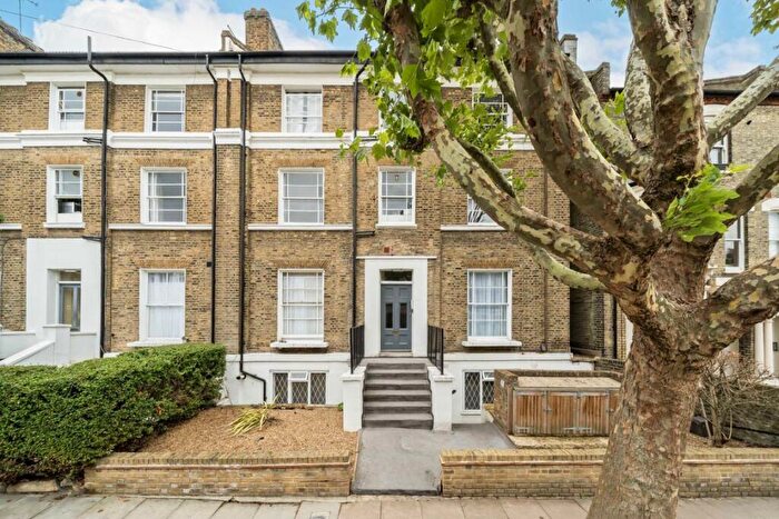 Flat To Rent In St. John's Villas, Upper Holloway, N19