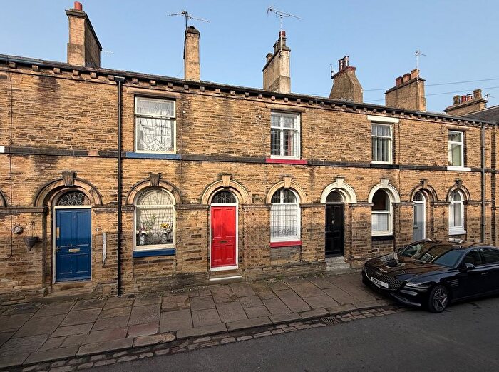 1 Bedroom Terraced House For Sale In Dove Street, Saltaire, Shipley, BD18
