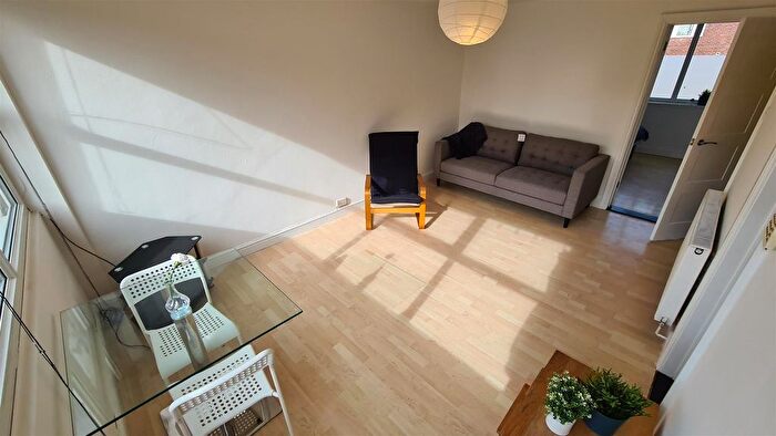 1 Bedroom Flat To Rent In Kingsleigh Road, Heaton Mersey, Stockport, SK4