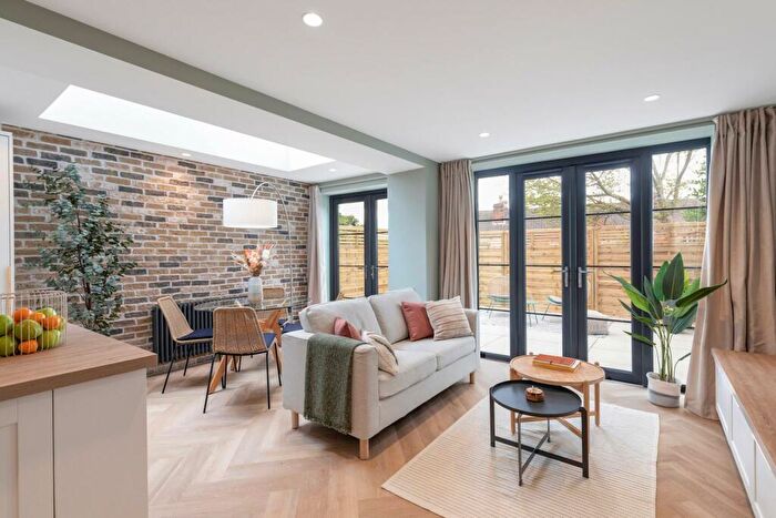 2 Bedroom Apartment To Rent In Yarborough Road - Bedroom En Suite Apt - /, LN1