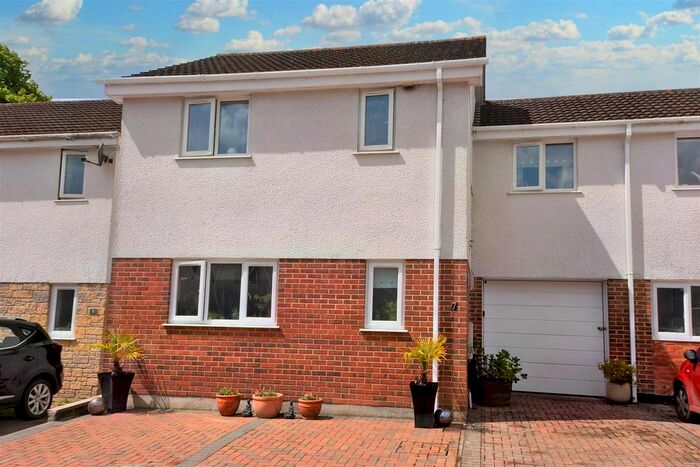 3 Bedroom Property For Sale In Coppice Gardens, Lanner Moor, Redruth, TR16