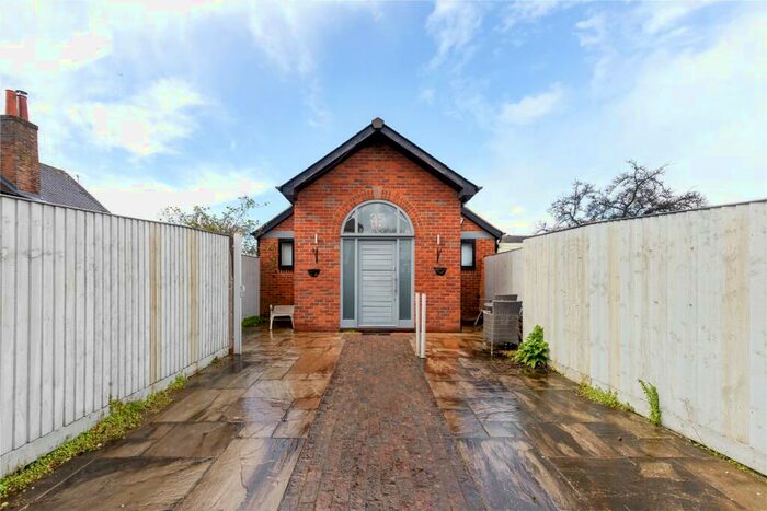2 Bedroom Detached House To Rent In Wycombe End, Beaconsfield, Buckinghamshire, HP9