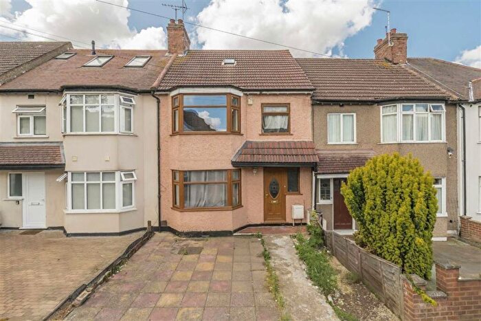 4 Bedroom Terraced House For Sale In Kenwyn Drive, Cricklewood, NW2