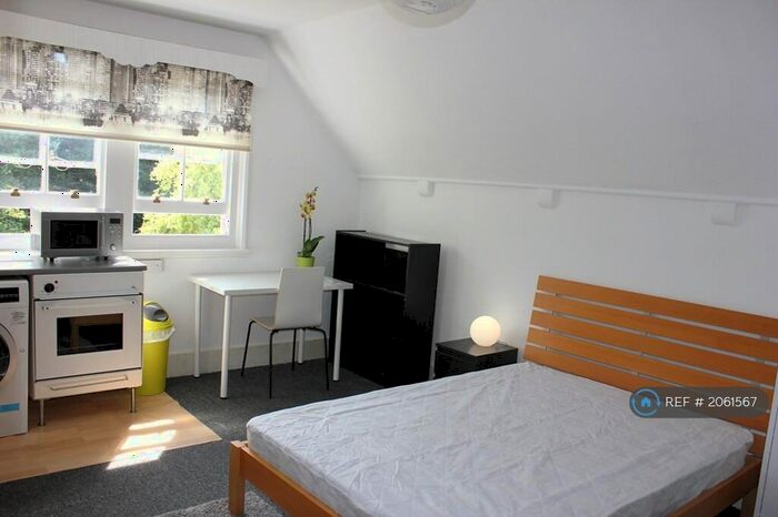 Studio To Rent In Lingfield Avenue, Kingston Upon Thames, KT1