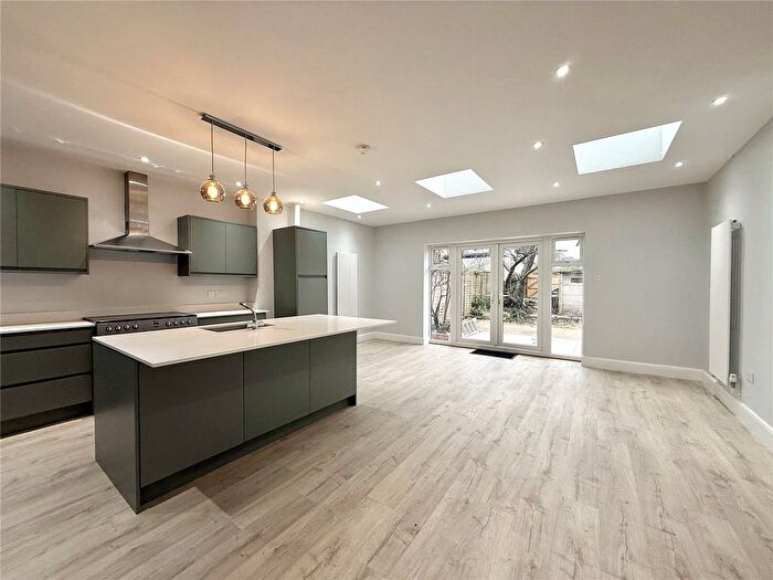 4 Bedroom Semi-Detached House To Rent In Greenford Avenue, Hanwell, London, W7