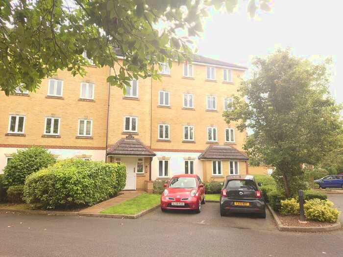 2 Bedroom Flat To Rent In Bunce Drive, Caterham, CR3