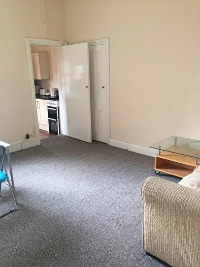 2 Bedroom Flat To Rent In Helmsley Road, Newcastle Upon Tyne, NE2