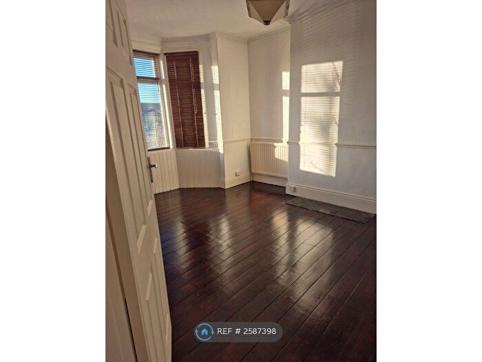 2 Bedroom Flat To Rent In Brighton Road, Gateshead, NE8
