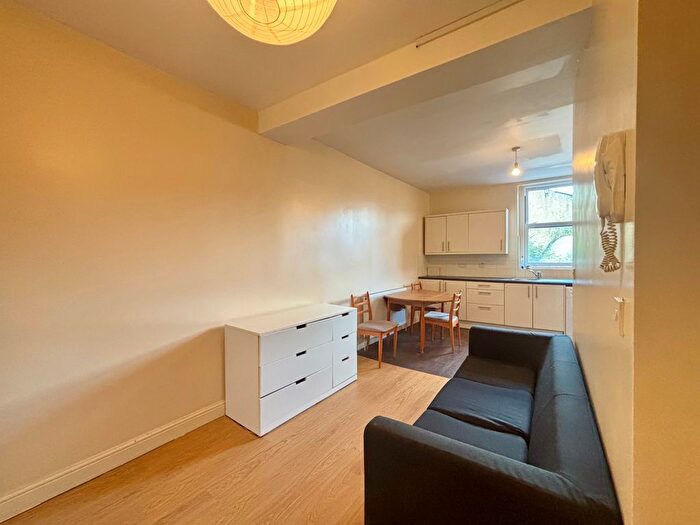 3 Bedroom Flat To Rent In Deptford High Street, London, SE8