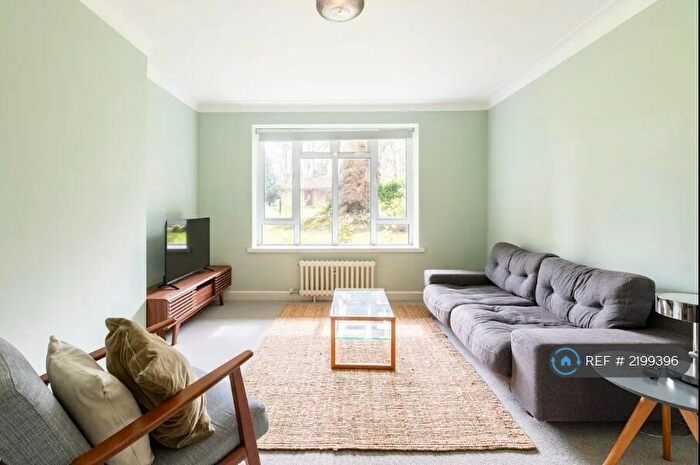 2 Bedroom Flat To Rent In Furze Hill, Hove, BN3