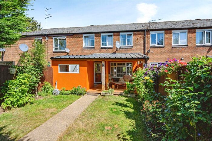 3 Bedroom Terraced House For Sale In Norfolk Road, Dunstable, Bedfordshire, LU5