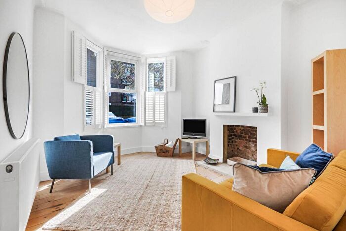 1 Bedroom Flat To Rent In Browning Street, Elephant And Castle, London, SE17