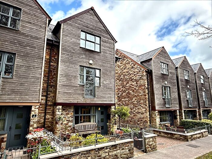 4 Bedroom End Terrace House For Sale In Railway Close, Charlestown, PL25