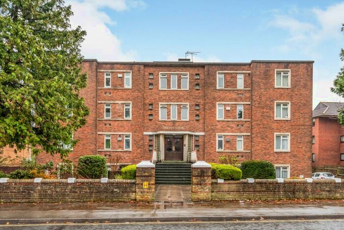 2 Bedroom Apartment To Rent In Hill Lane, Southampton, SO15