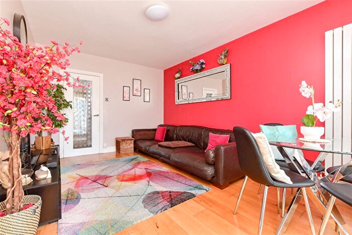 3 Bedroom Terraced House For Sale In Sutton Common Road, Sutton, Surrey, SM1