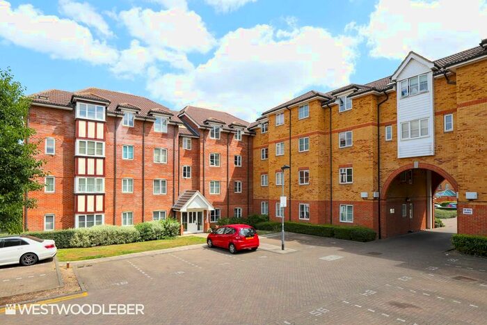 2 Bedroom Apartment To Rent In Yukon Road, Broxbourne, EN10