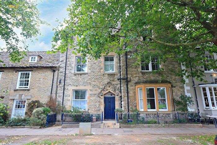 4 Bedroom Town House For Sale In Church Green, Witney, OX28