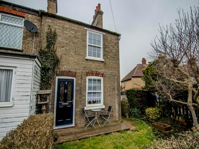 2 Bedroom Detached House To Rent In Church Road, Stotfold, Hitchin, Hertfordshire, SG5