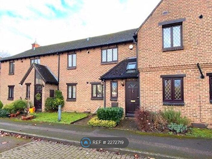 2 Bedroom Flat To Rent In Rose Court, Oxford, OX4