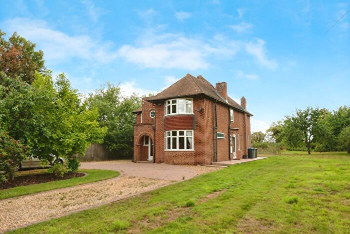 4 Bedroom Detached House For Sale In Eynsham Road, Sutton, Witney, OX29