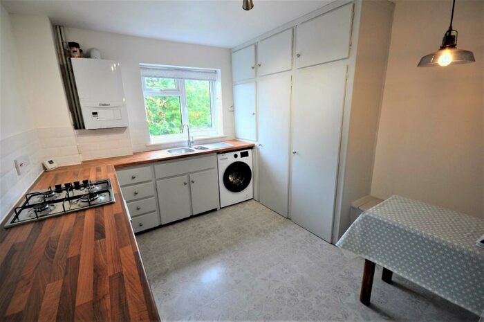 2 Bedroom Maisonette To Rent In The Ridgeway, Marshalswick, St. Albans, AL4