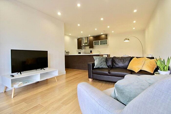 2 Bedroom Apartment To Rent In Christian Street, Whitechapel, London, E1