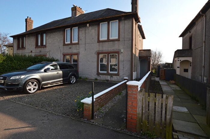 2 Bedroom Flat To Rent In Den Walk, Methil, KY8