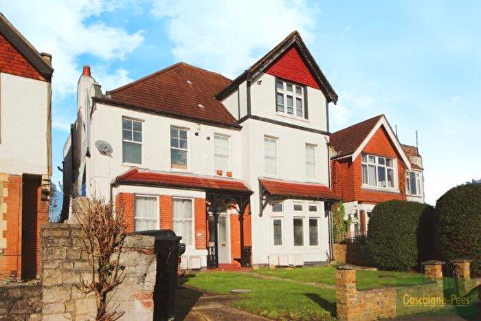 Studio To Rent In Avenue South, Surbiton, KT5