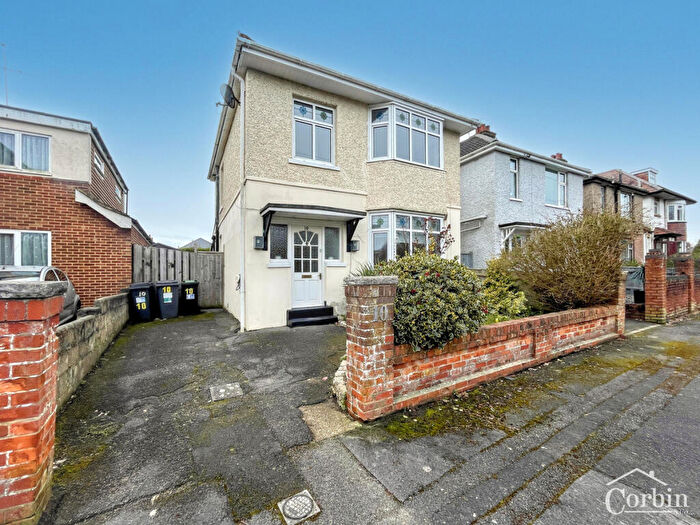 3 Bedroom Detached House For Sale In Hyde Road, Bournemouth, BH10