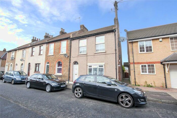 2 Bedroom End Of Terrace House To Rent In Range Road, Gravesend, Kent, DA12