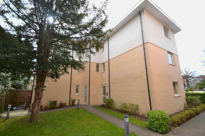 Studio To Rent In Ashley Park Road, Walton-On-Thames, KT12