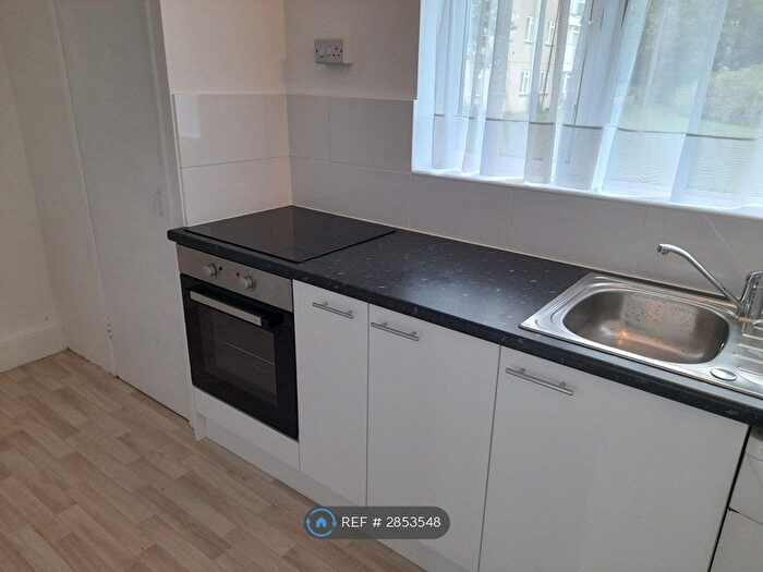 2 Bedroom Flat To Rent In Highams Hill, Crawley, RH11