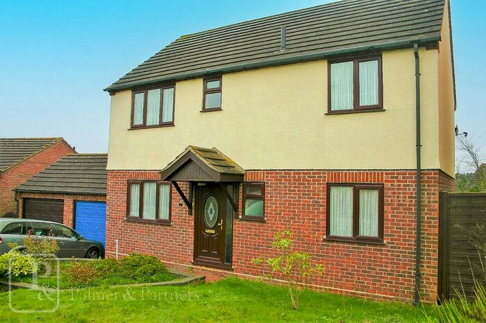 4 Bedroom Detached House To Rent In Bullfinch Close, Colchester, Essex, CO4