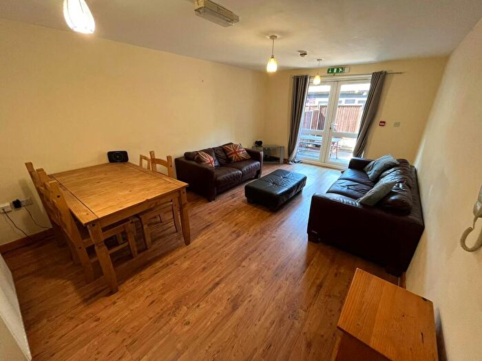 6 Bedroom House To Rent In Russell Road, Nottingham, NG7