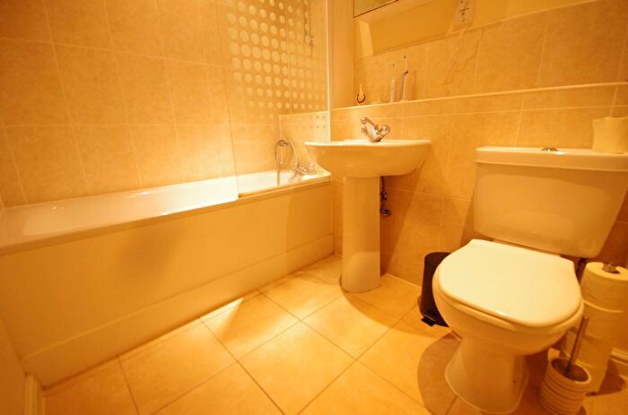 2 Bedroom Flat To Rent In Rickmansworth Road, Watford, WD18