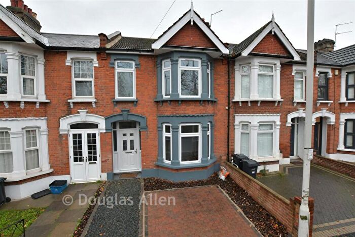 3 Bedroom Terraced House For Sale In South Park Drive, Ilford, Essex, IG3