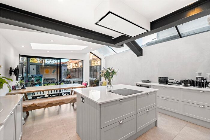 5 Bedroom Terraced House For Sale In Hydethorpe Road, London, SW12